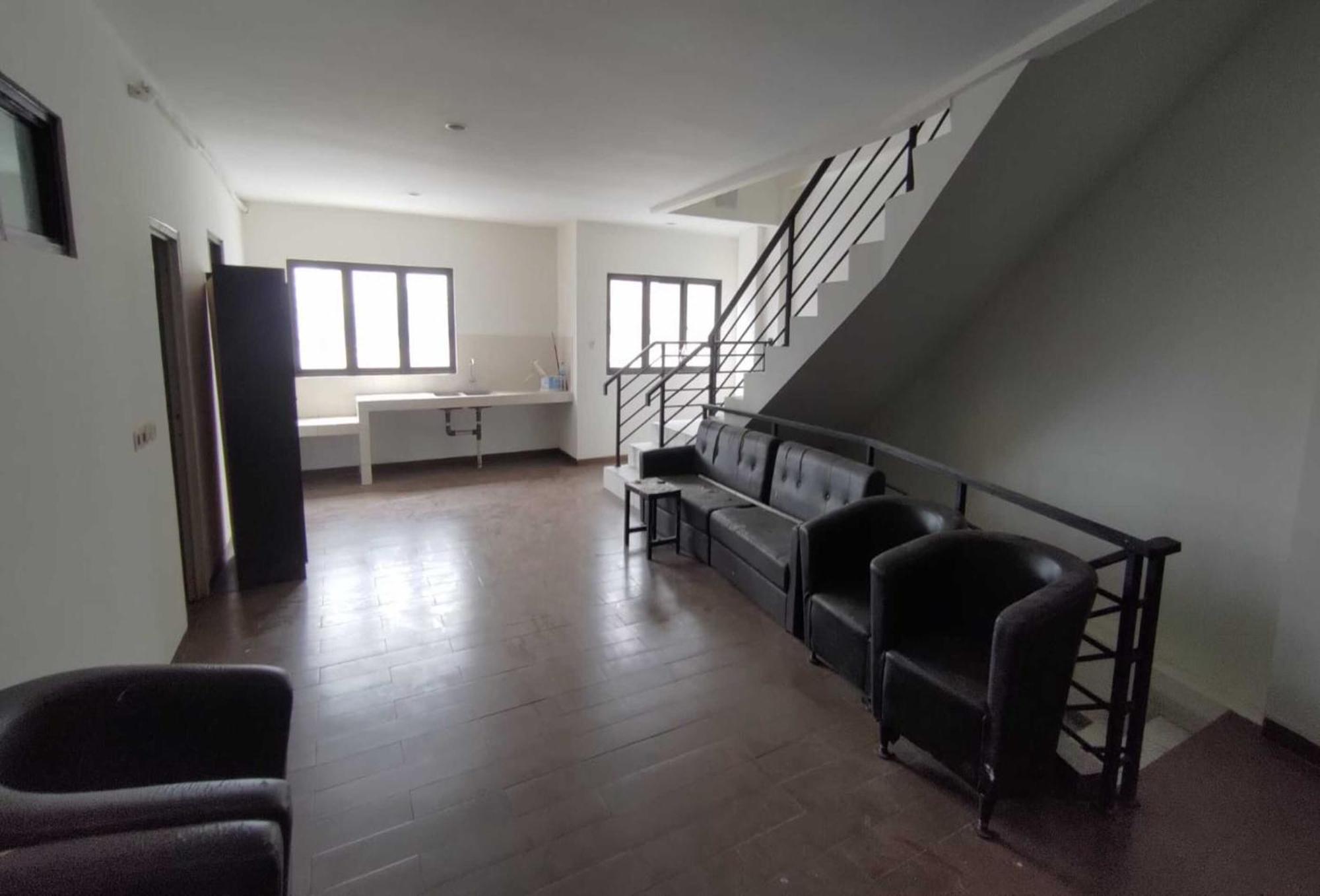 Hotel Oyo 93958 J&b Smart Jatinegara